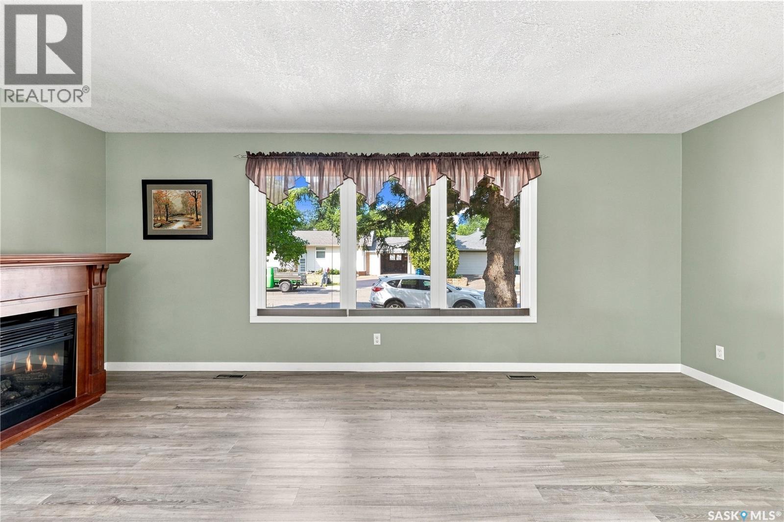1227 Pascoe Drive E, Moose Jaw, SK - Indoor With Fireplace