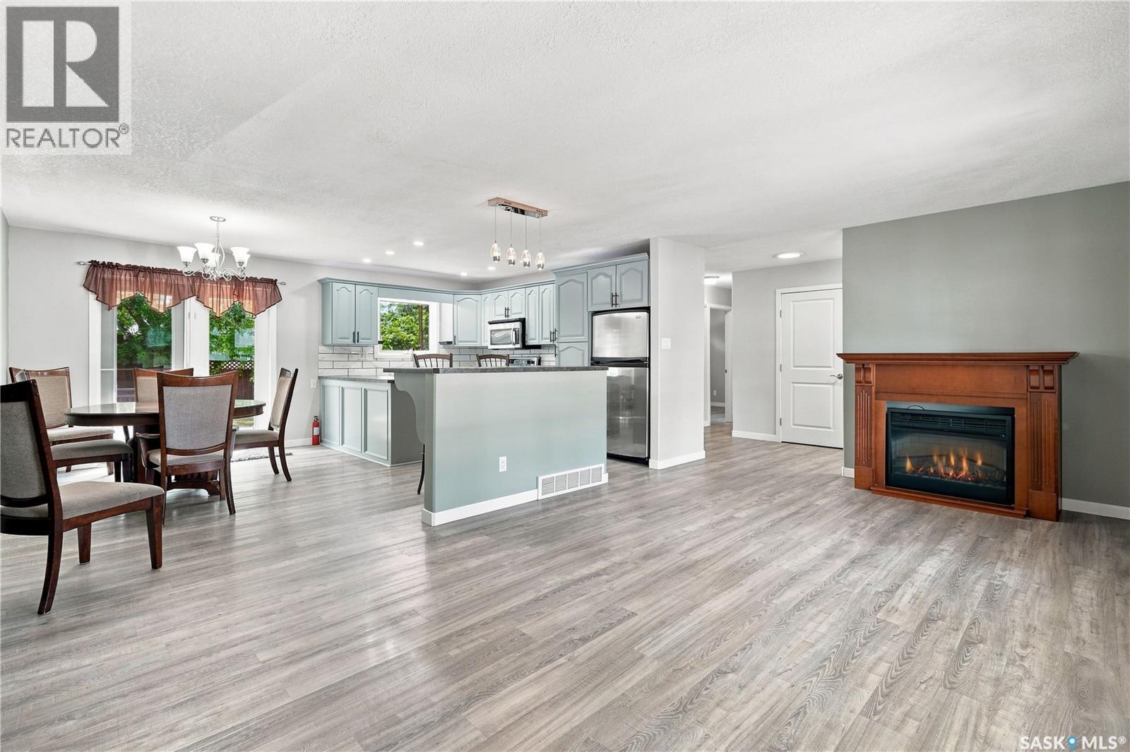 1227 Pascoe Drive E, Moose Jaw, SK - Indoor With Fireplace
