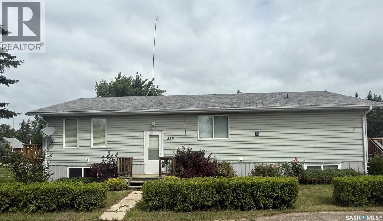 225 1St Street, Beatty, SK - Outdoor