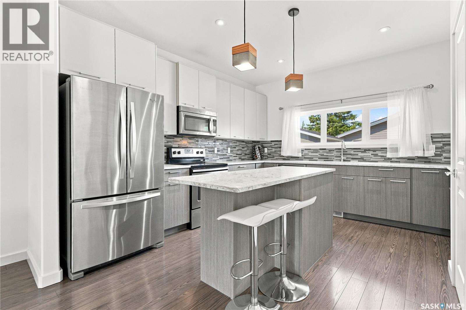 1035 3Rd Street E, Saskatoon, SK - Indoor Photo Showing Kitchen With Stainless Steel Kitchen With Upgraded Kitchen