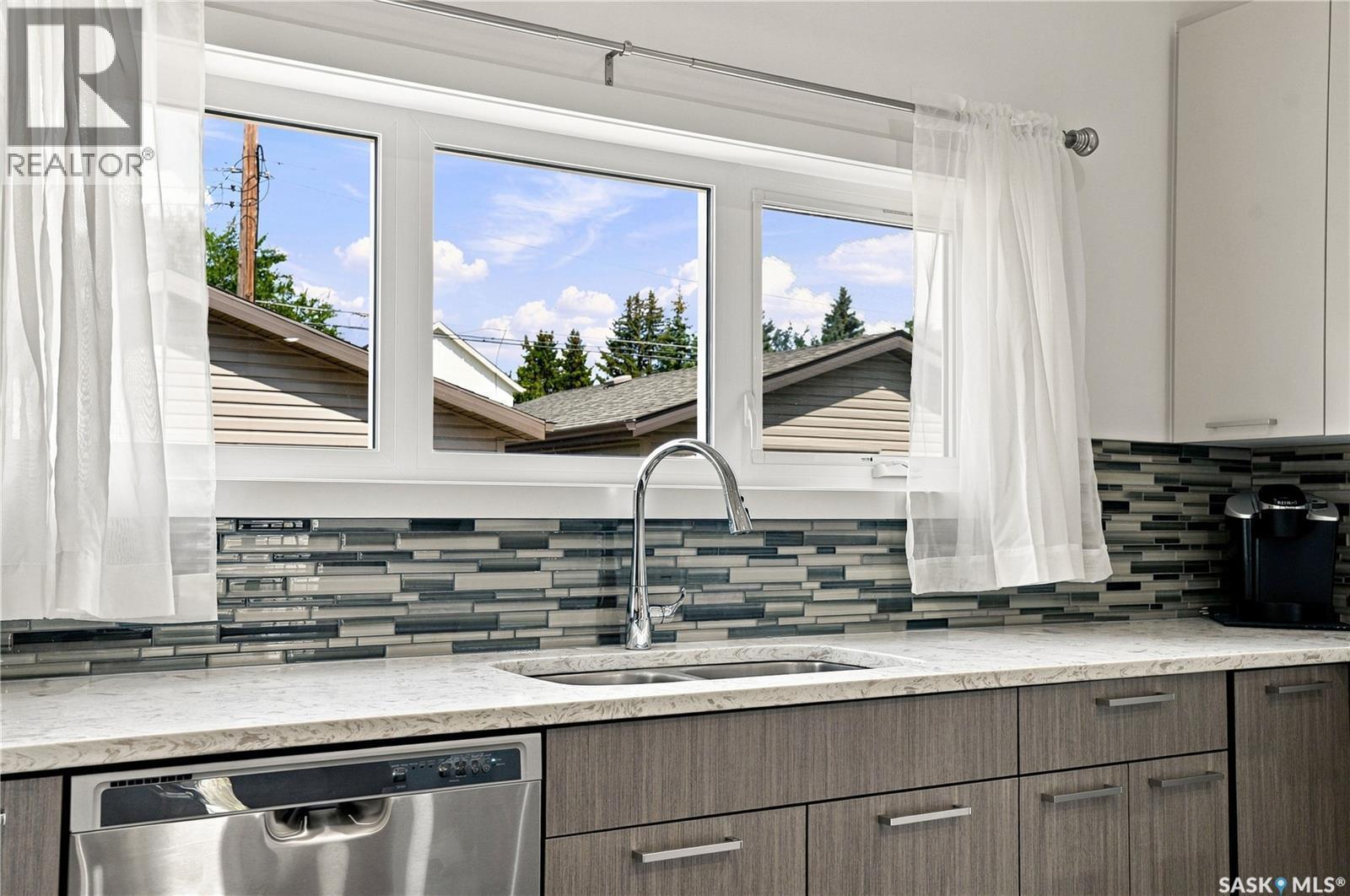 1035 3Rd Street E, Saskatoon, SK - Indoor Photo Showing Kitchen With Double Sink With Upgraded Kitchen