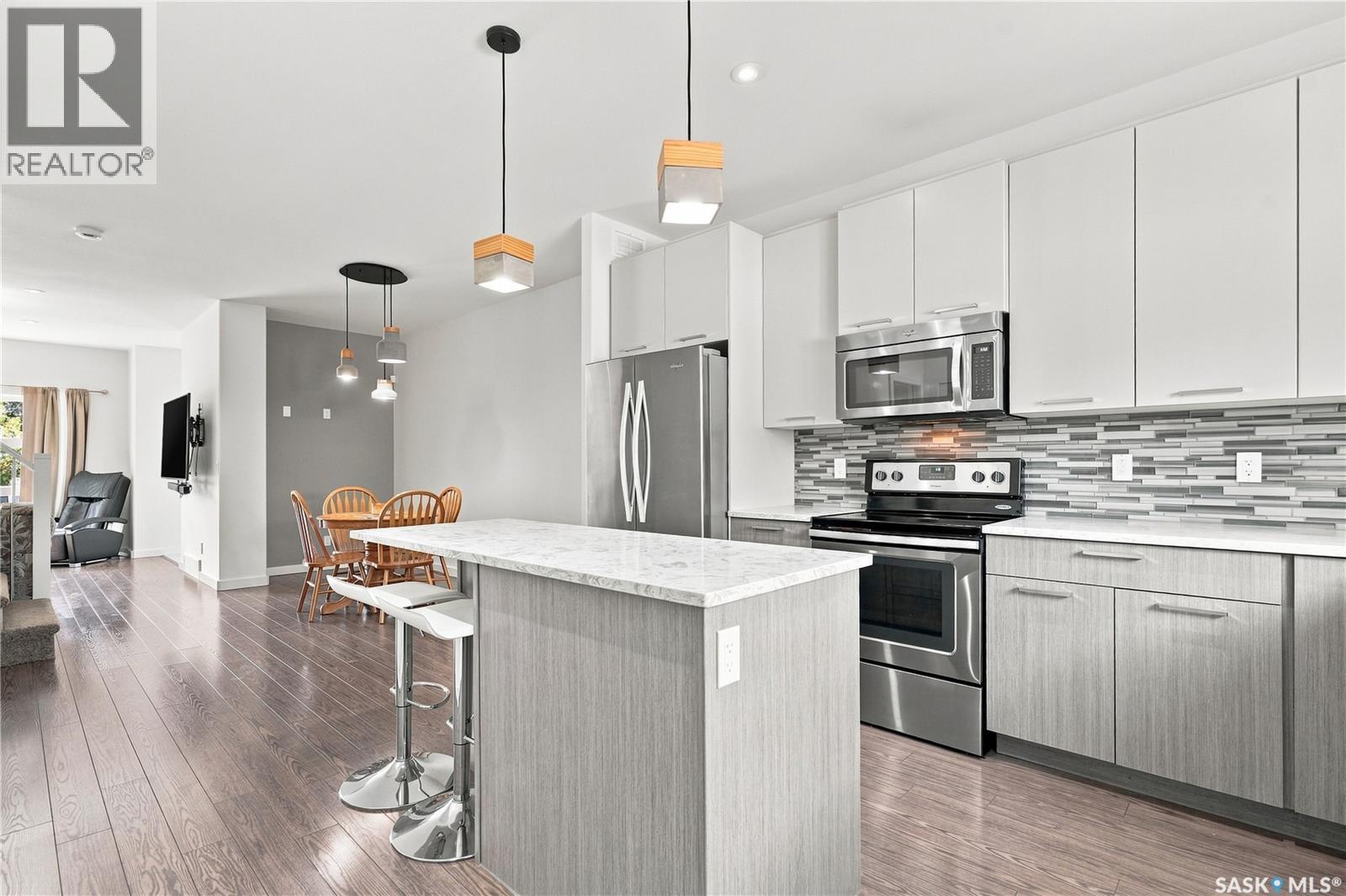 1035 3Rd Street E, Saskatoon, SK - Indoor Photo Showing Kitchen With Stainless Steel Kitchen With Upgraded Kitchen
