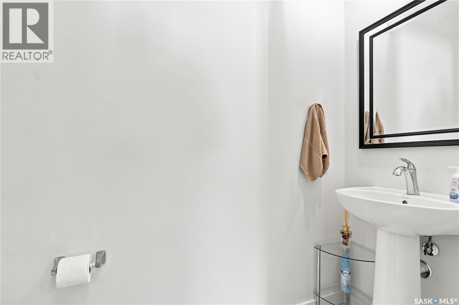 1035 3Rd Street E, Saskatoon, SK - Indoor Photo Showing Bathroom