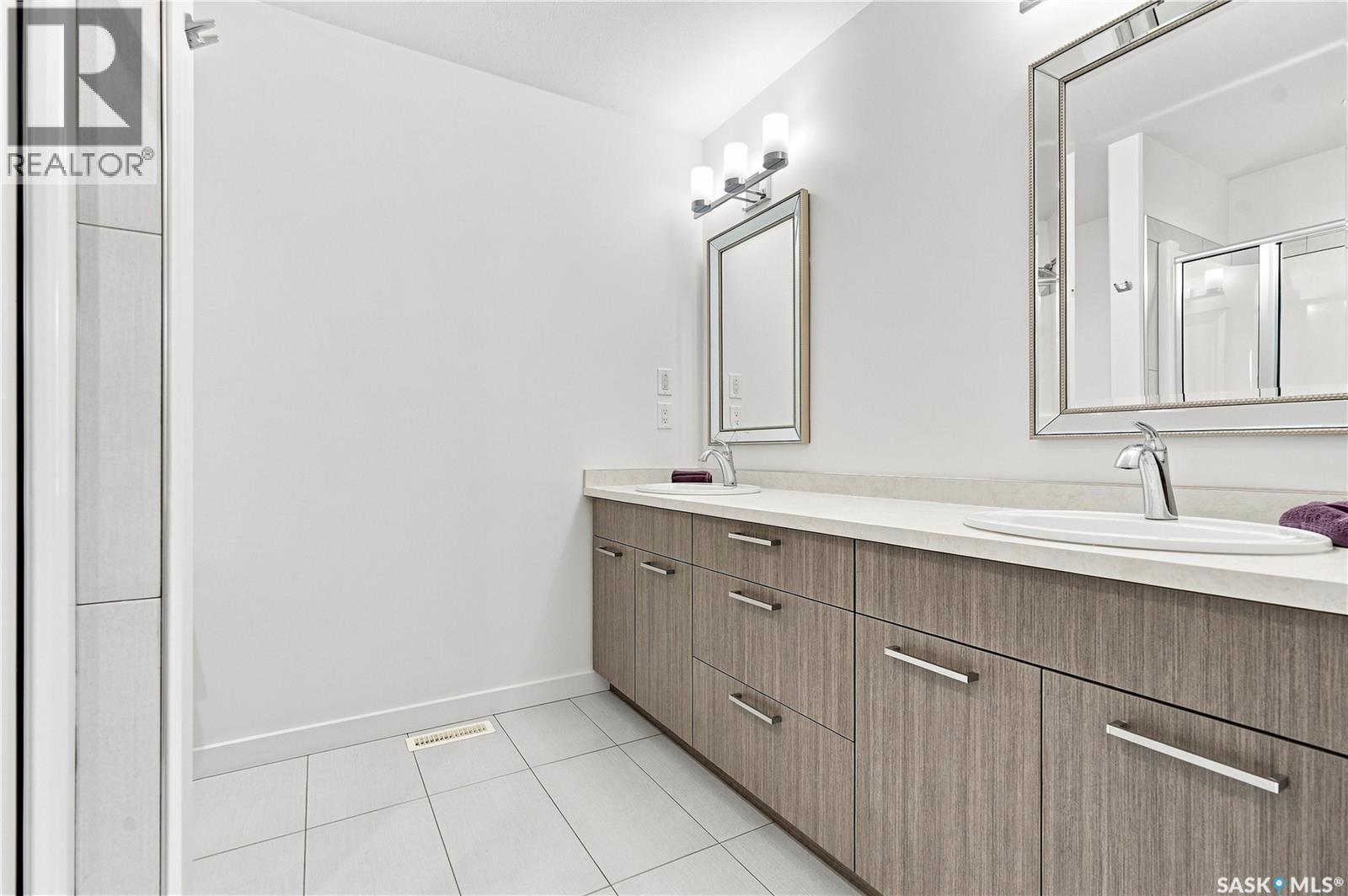 1035 3Rd Street E, Saskatoon, SK - Indoor Photo Showing Bathroom