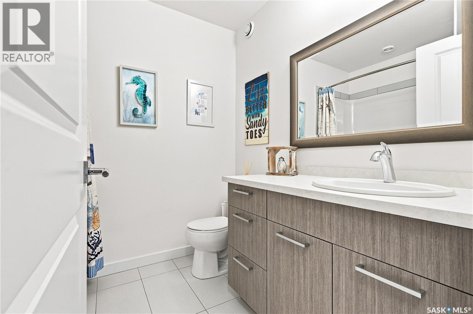 1035 3Rd Street E, Saskatoon, SK - Indoor Photo Showing Bathroom