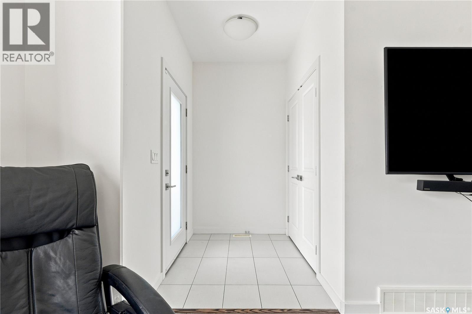 1035 3Rd Street E, Saskatoon, SK - Indoor Photo Showing Other Room