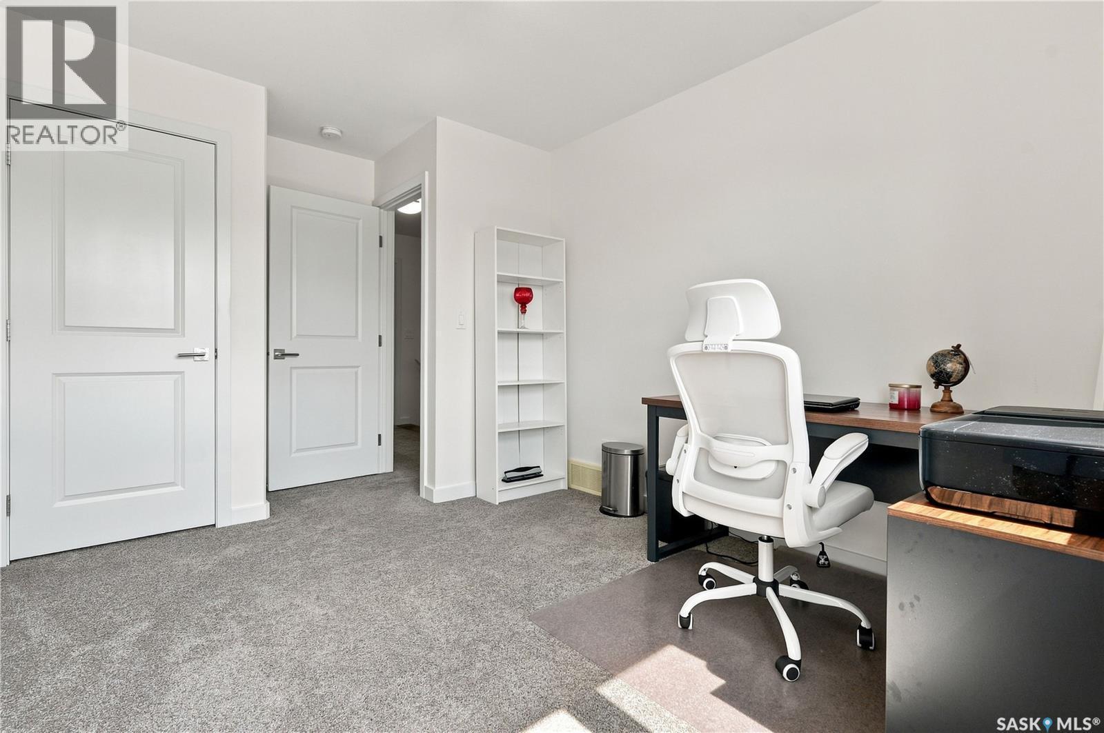 1035 3Rd Street E, Saskatoon, SK - Indoor Photo Showing Office