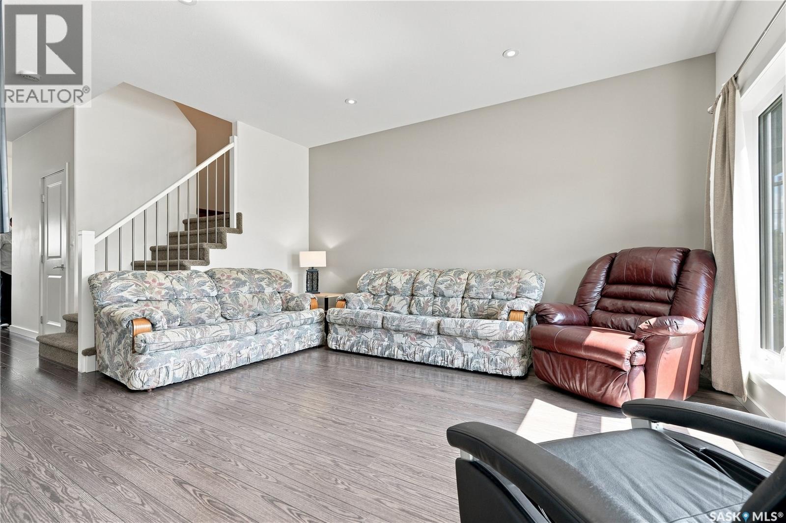 1035 3Rd Street E, Saskatoon, SK - Indoor Photo Showing Living Room