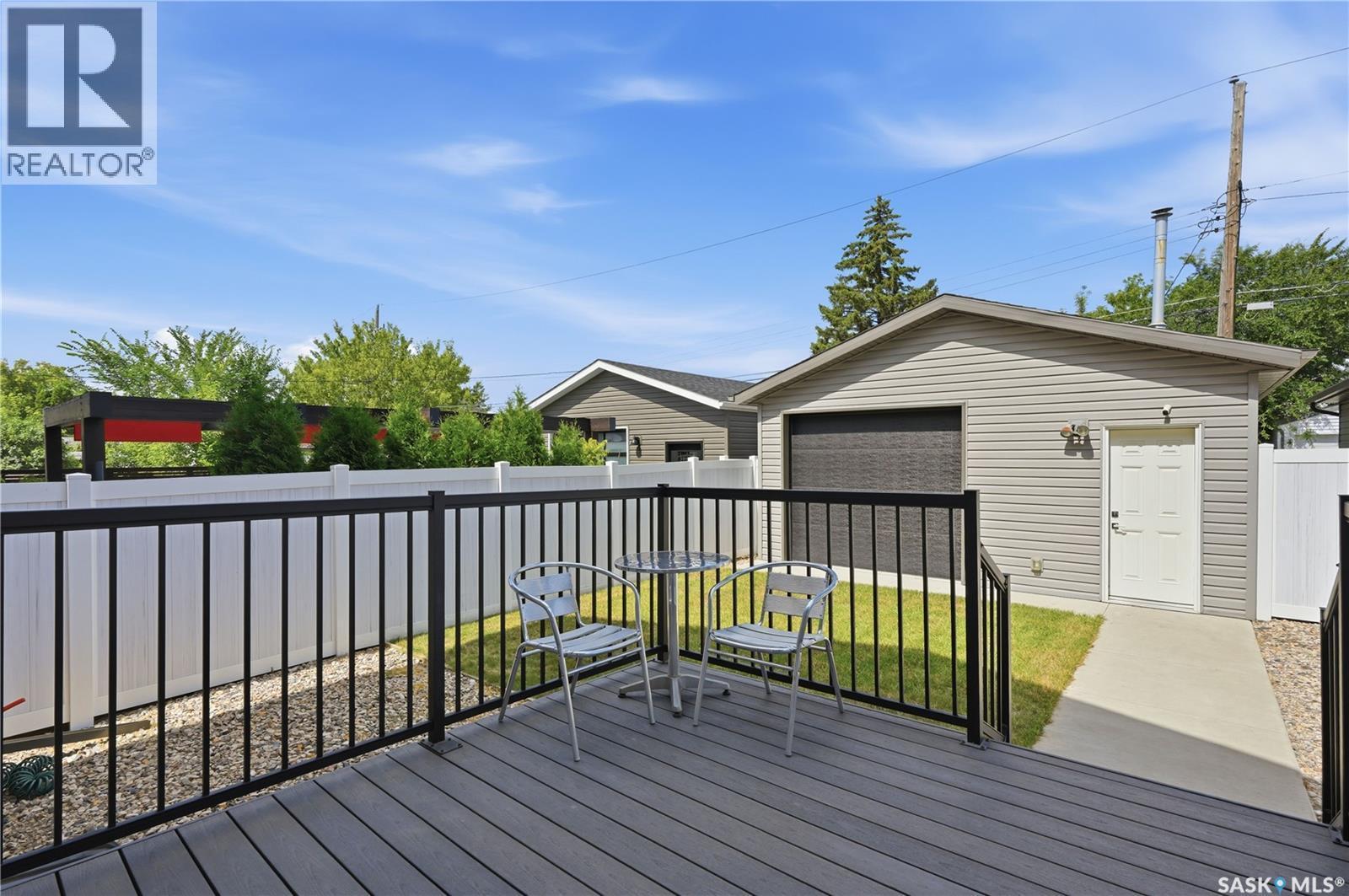 1035 3Rd Street E, Saskatoon, SK - Outdoor With Deck Patio Veranda