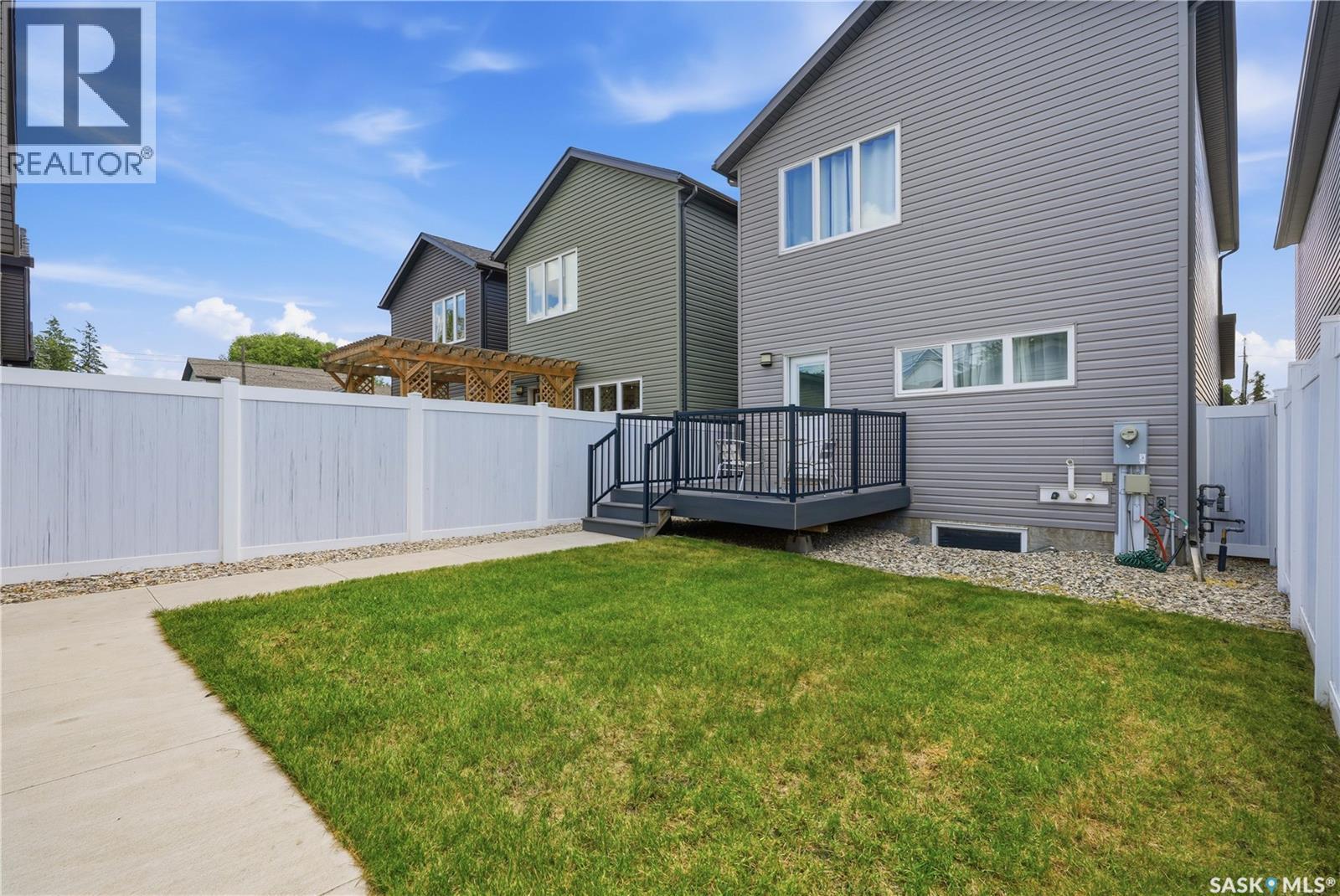 1035 3Rd Street E, Saskatoon, SK - Outdoor With Deck Patio Veranda