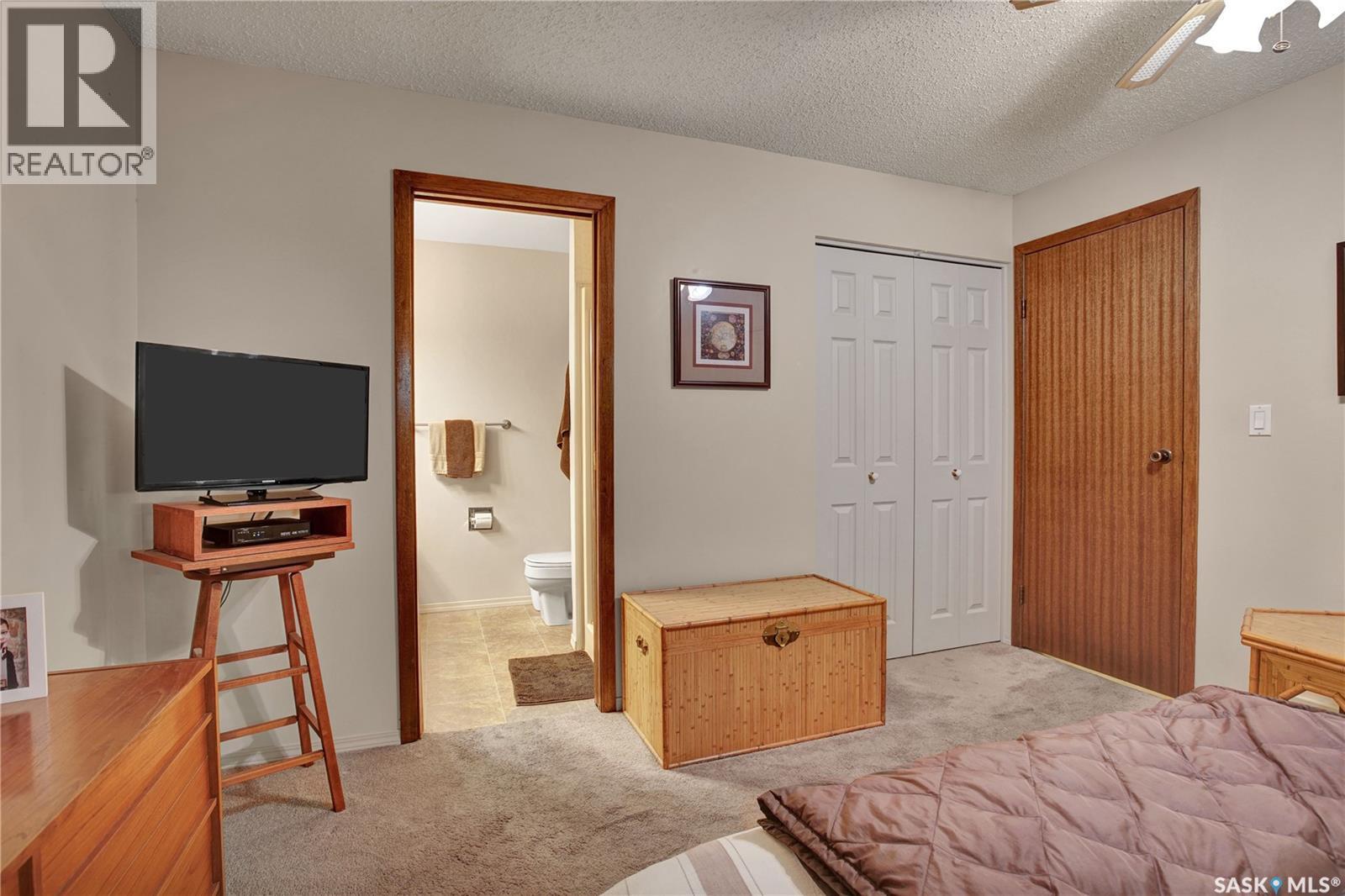246 Perreault Crescent, Saskatoon, SK - Indoor Photo Showing Bedroom