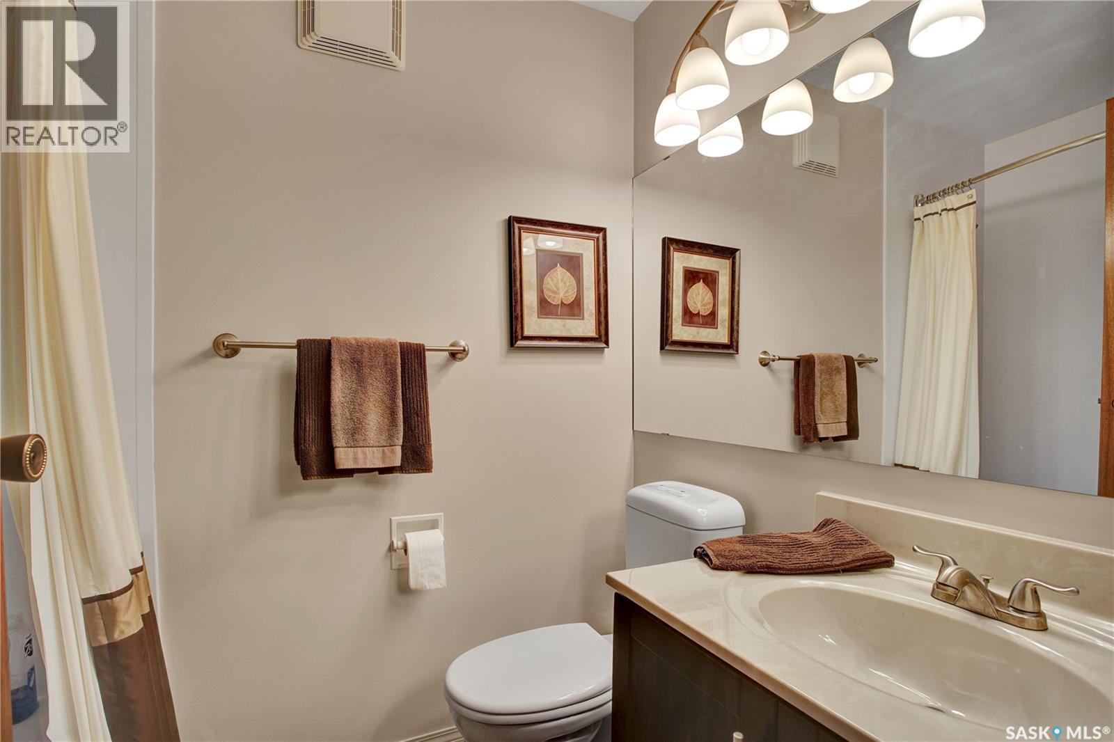 246 Perreault Crescent, Saskatoon, SK - Indoor Photo Showing Bathroom