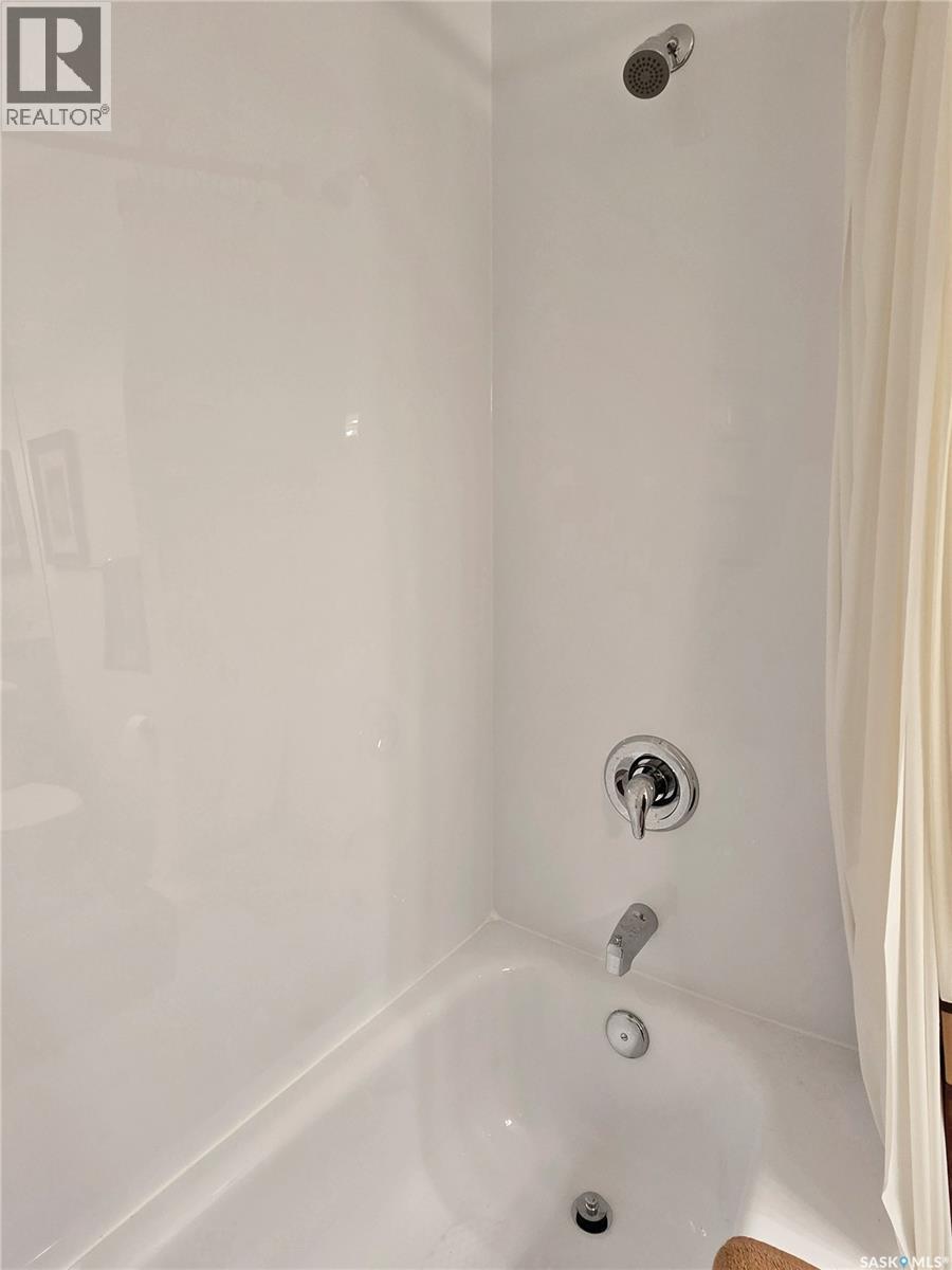 246 Perreault Crescent, Saskatoon, SK - Indoor Photo Showing Bathroom