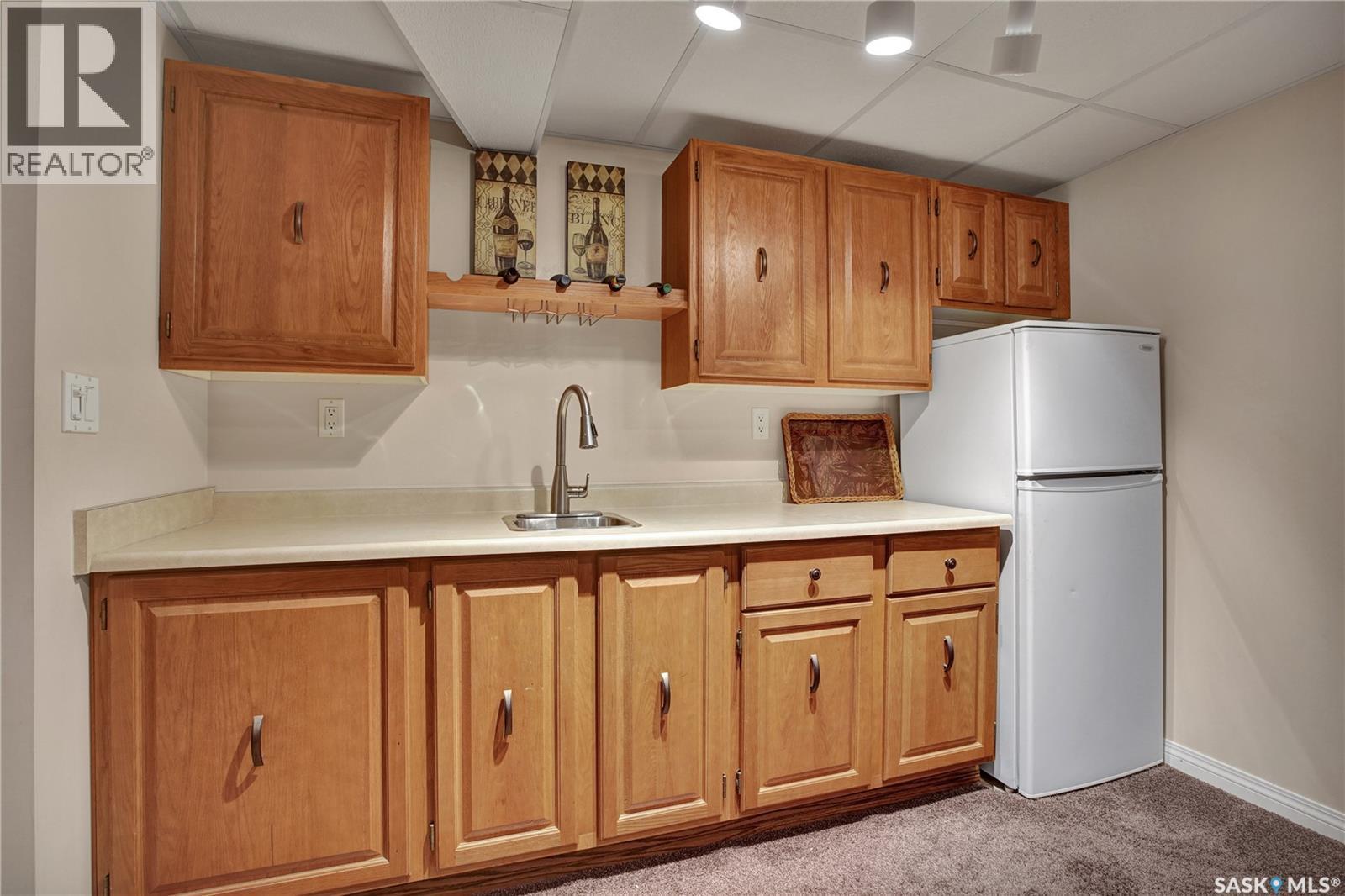246 Perreault Crescent, Saskatoon, SK - Indoor Photo Showing Kitchen