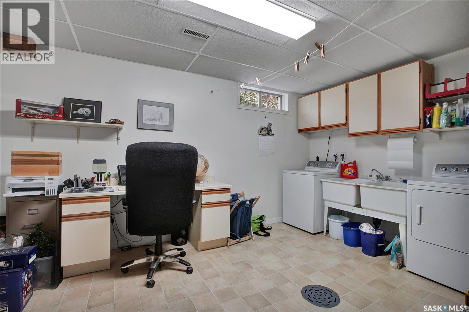 246 Perreault Crescent, Saskatoon, SK - Indoor Photo Showing Laundry Room