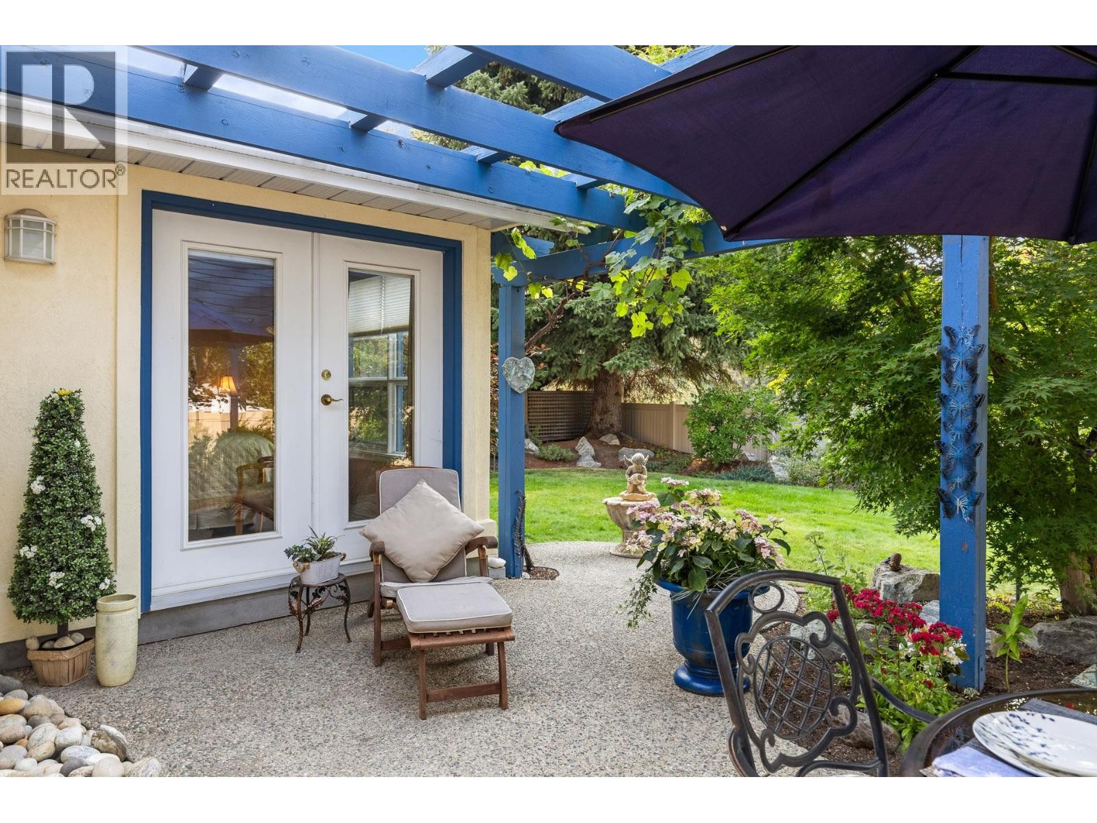 Large level fenced backyard. - 4000 Gallaghers Terrace, Kelowna, BC - Outdoor
