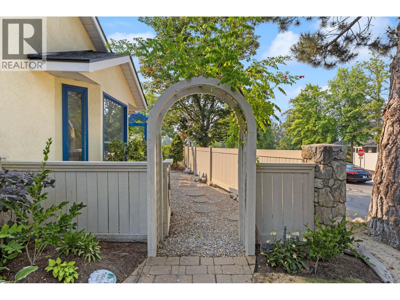 Side gate pathway to backyard. - 4000 Gallaghers Terrace, Kelowna, BC - Outdoor