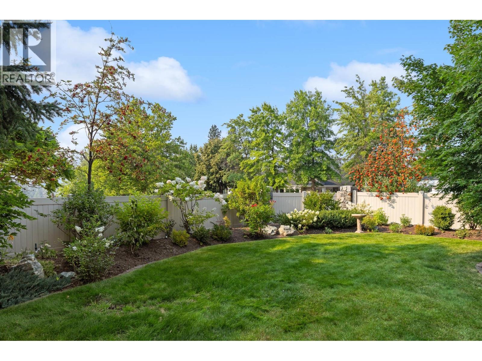 Sunny & bright backyard. - 4000 Gallaghers Terrace, Kelowna, BC - Outdoor