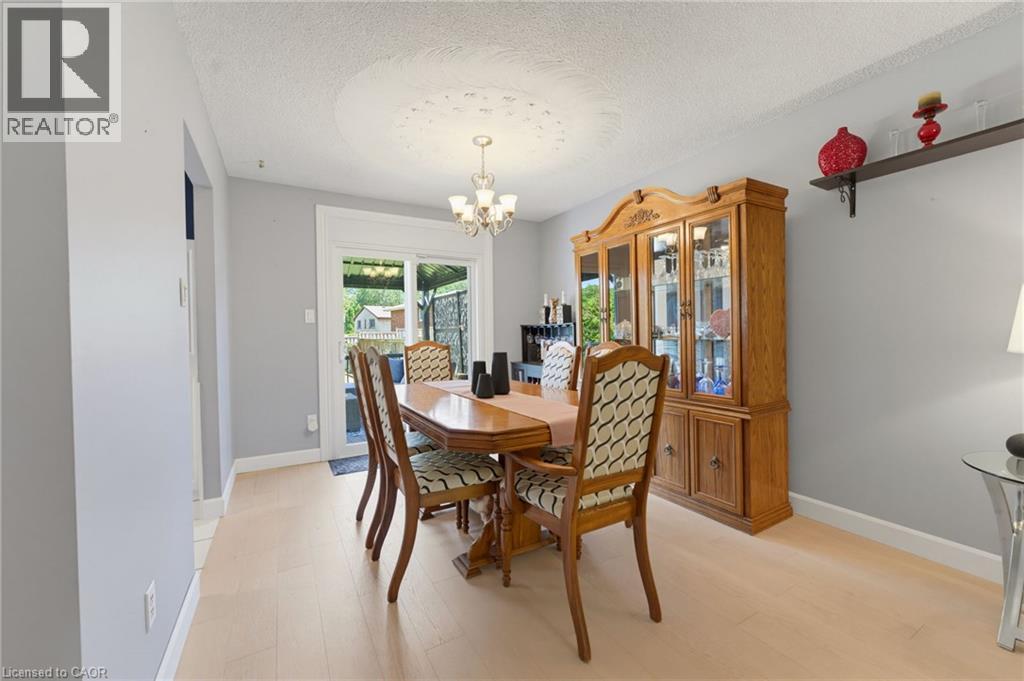 164 Hanover Place, Hamilton, ON - Indoor Photo Showing Dining Room