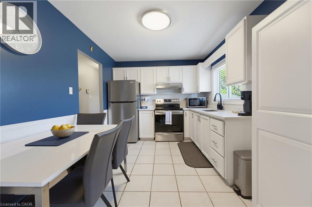 164 Hanover Place, Hamilton, ON - Indoor Photo Showing Kitchen