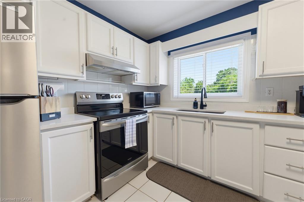 164 Hanover Place, Hamilton, ON - Indoor Photo Showing Kitchen