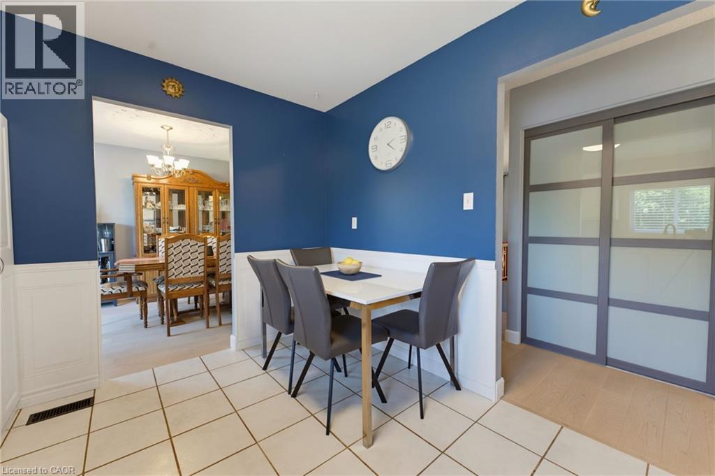 164 Hanover Place, Hamilton, ON - Indoor Photo Showing Dining Room