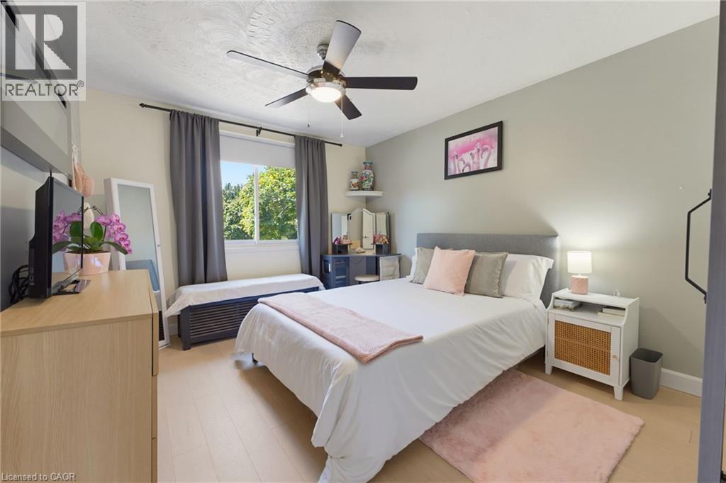 164 Hanover Place, Hamilton, ON - Indoor Photo Showing Bedroom