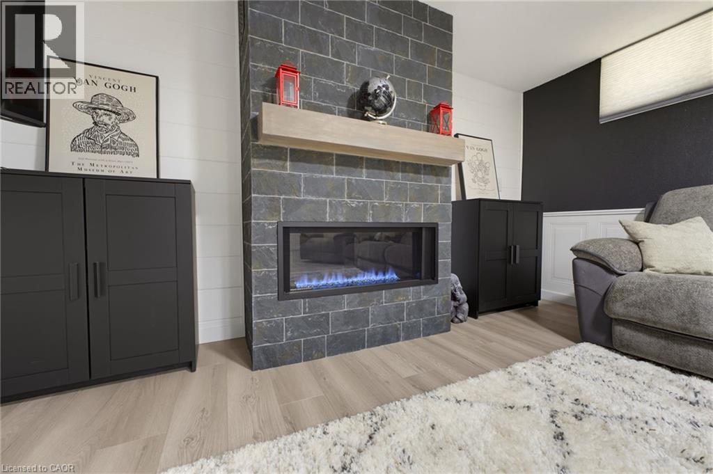 164 Hanover Place, Hamilton, ON - Indoor Photo Showing Living Room With Fireplace