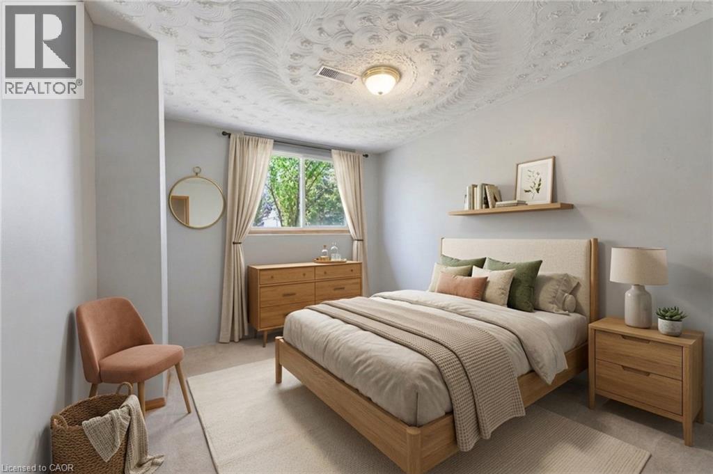 164 Hanover Place, Hamilton, ON - Indoor Photo Showing Bedroom