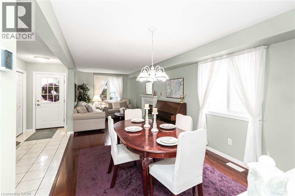 10 Richview Drive, Hamilton, ON - Indoor Photo Showing Dining Room