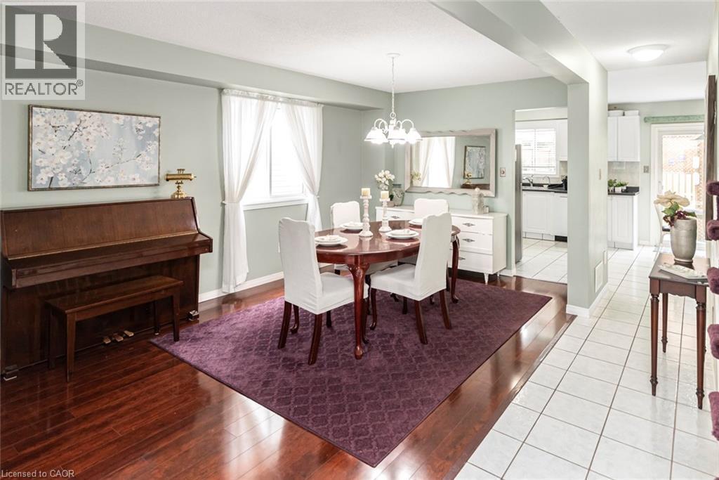 10 Richview Drive, Hamilton, ON - Indoor Photo Showing Dining Room