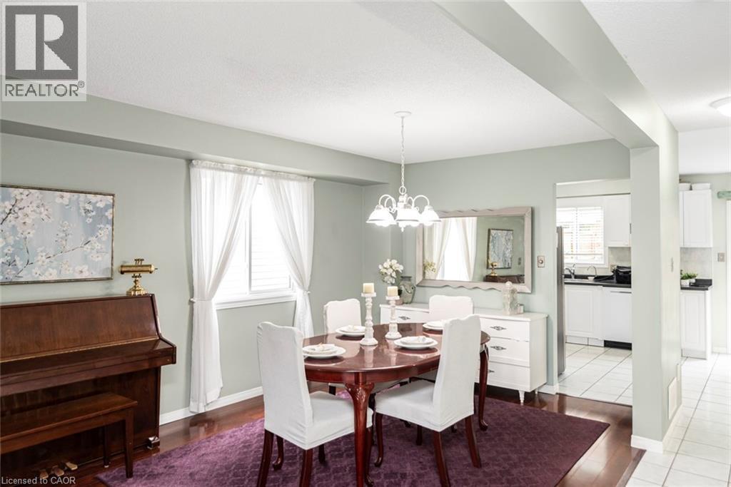 10 Richview Drive, Hamilton, ON - Indoor Photo Showing Dining Room