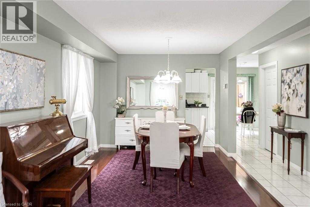 10 Richview Drive, Hamilton, ON - Indoor Photo Showing Dining Room