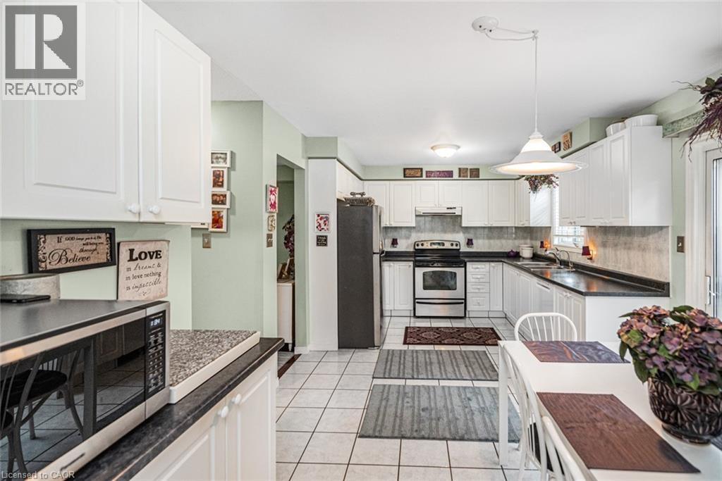 10 Richview Drive, Hamilton, ON - Indoor Photo Showing Kitchen