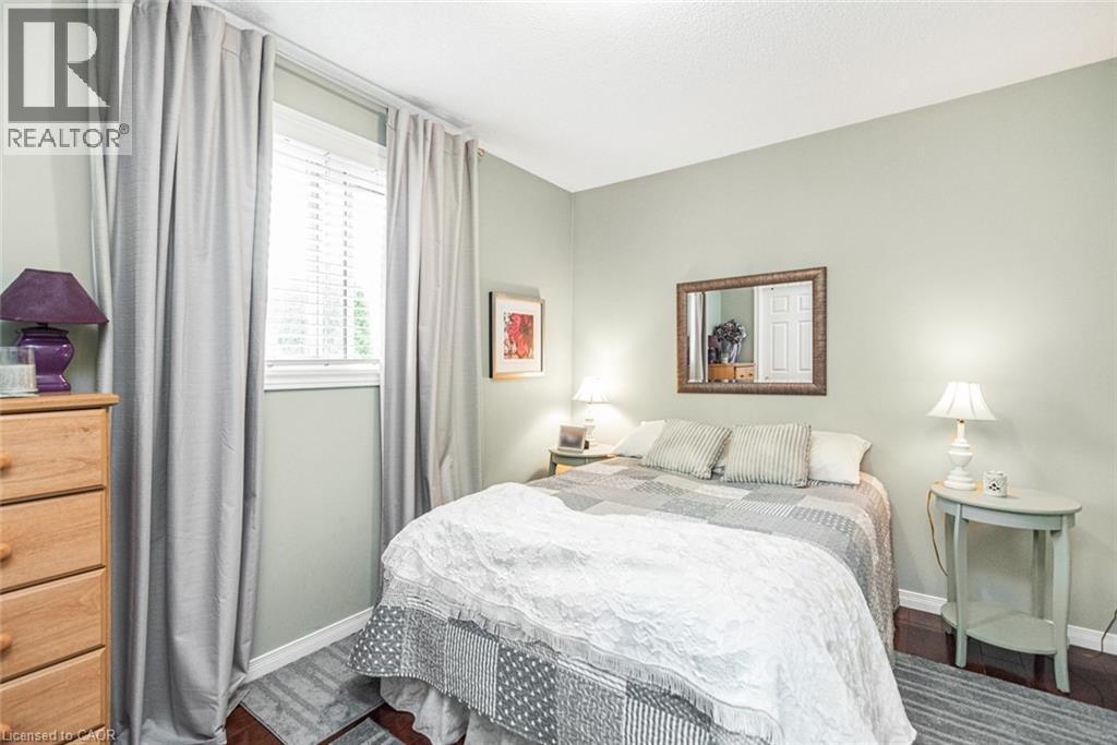 10 Richview Drive, Hamilton, ON - Indoor Photo Showing Bedroom