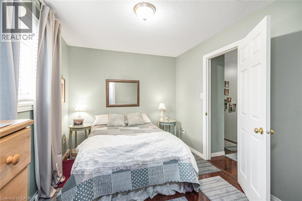 10 Richview Drive, Hamilton, ON - Indoor Photo Showing Bedroom