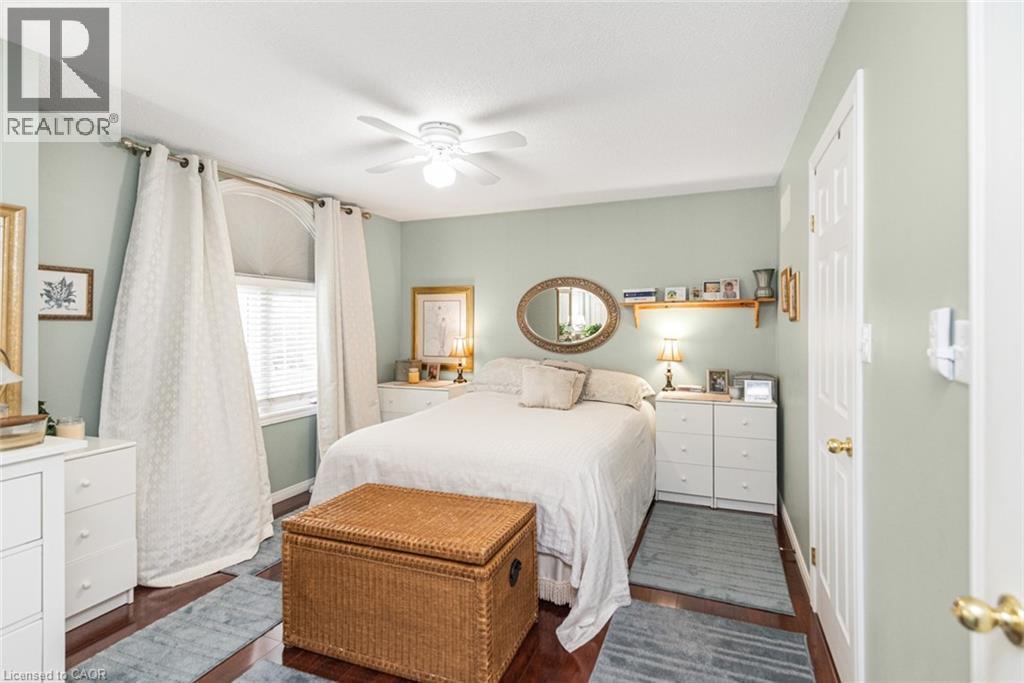 10 Richview Drive, Hamilton, ON - Indoor Photo Showing Bedroom