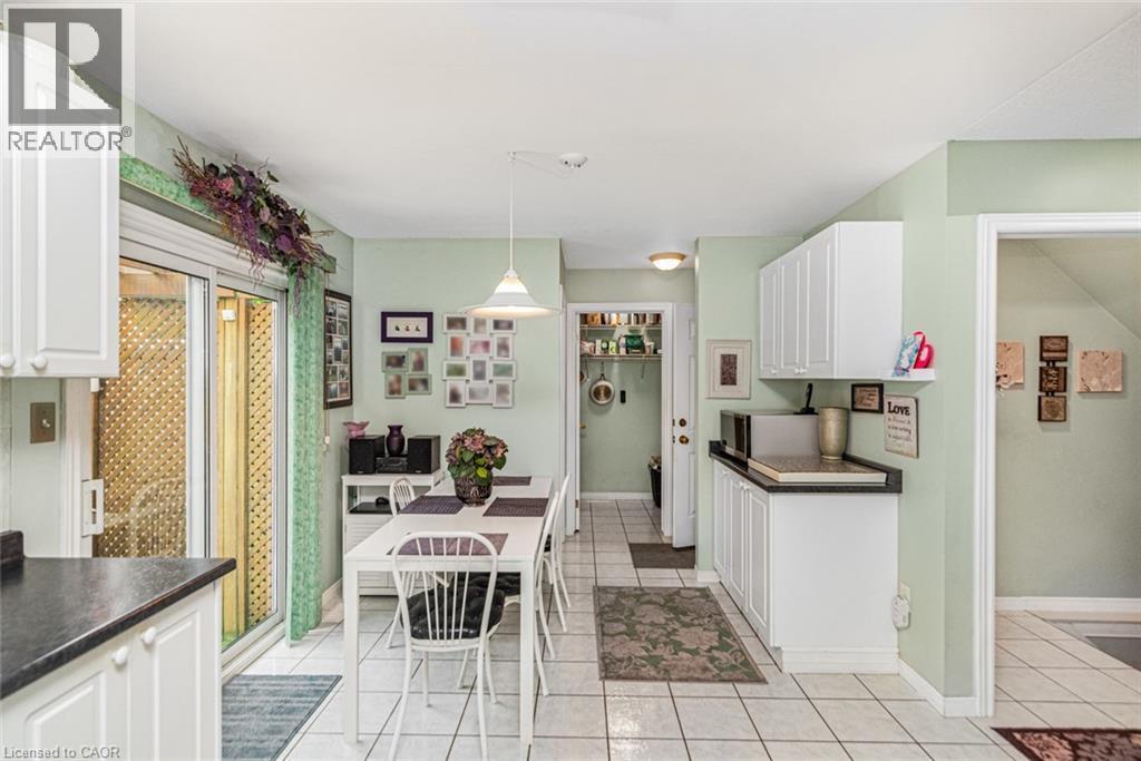 10 Richview Drive, Hamilton, ON - Indoor Photo Showing Kitchen