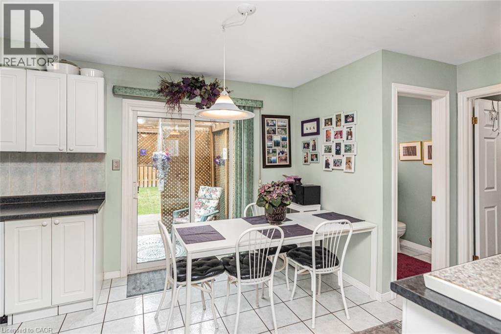 10 Richview Drive, Hamilton, ON - Indoor Photo Showing Dining Room