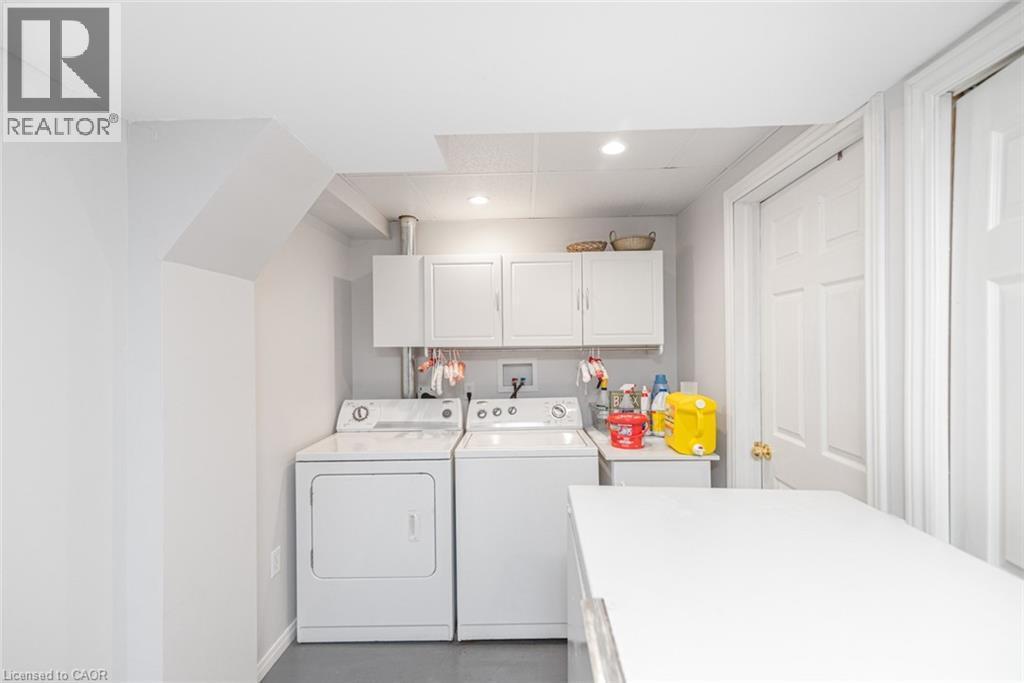 10 Richview Drive, Hamilton, ON - Indoor Photo Showing Laundry Room