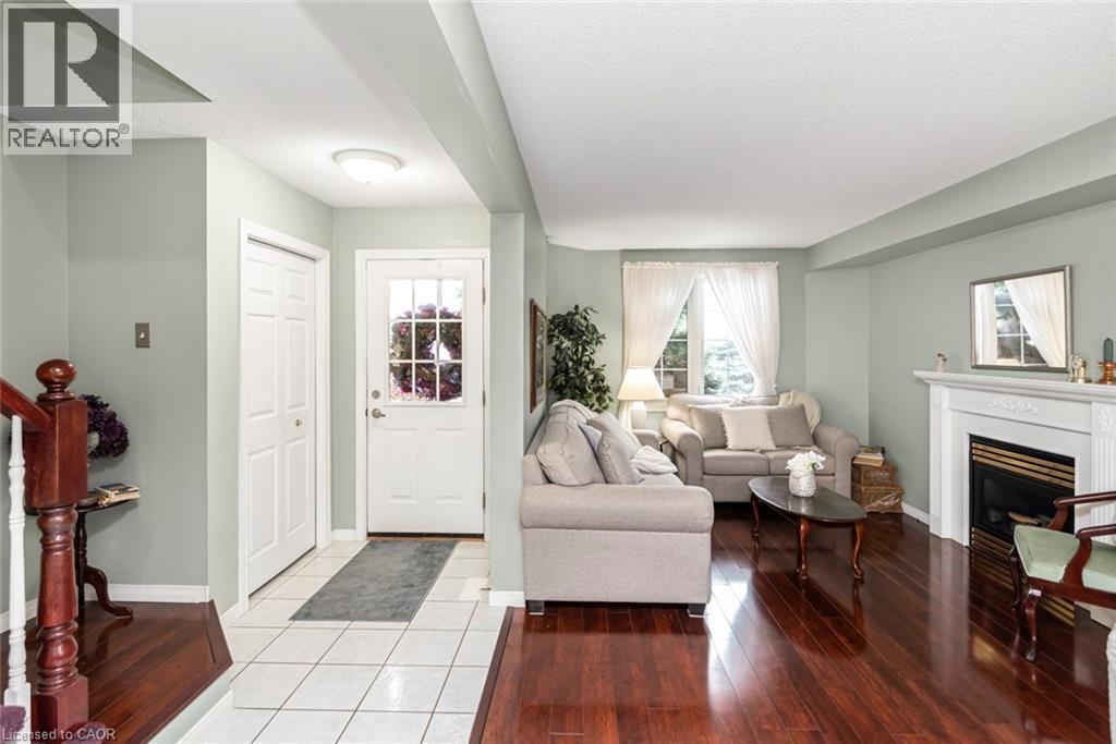 10 Richview Drive, Hamilton, ON - Indoor Photo Showing Living Room With Fireplace