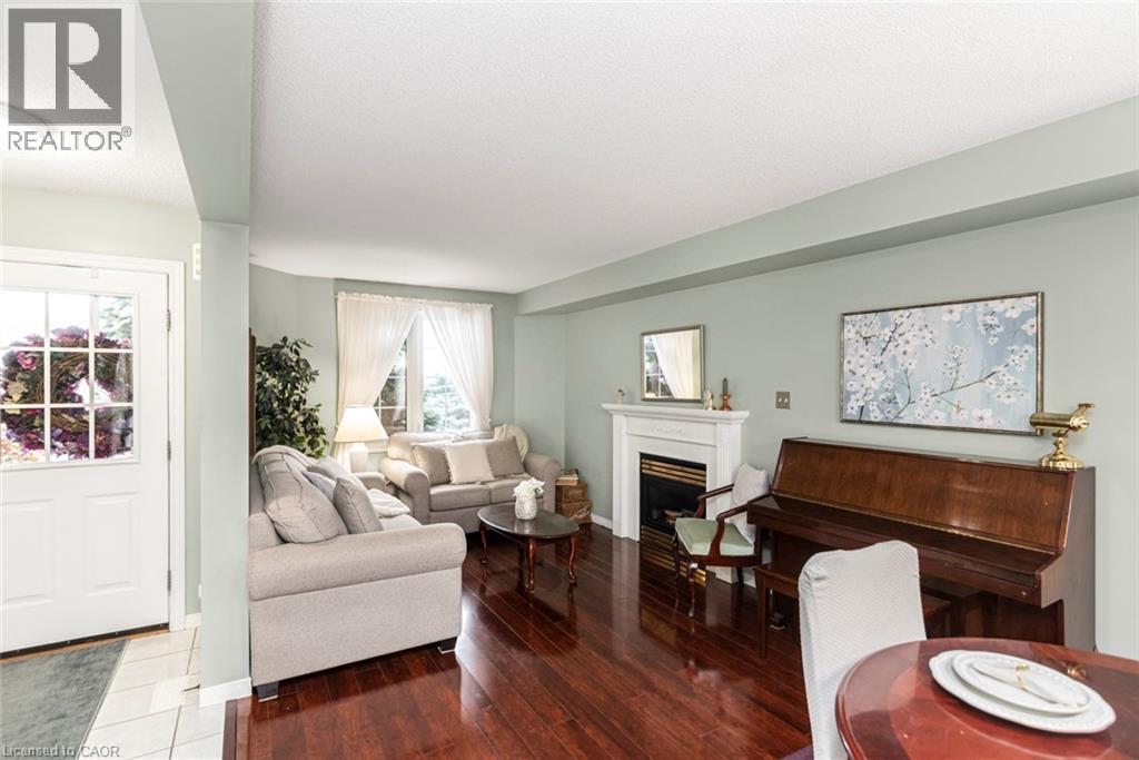 10 Richview Drive, Hamilton, ON - Indoor Photo Showing Living Room With Fireplace