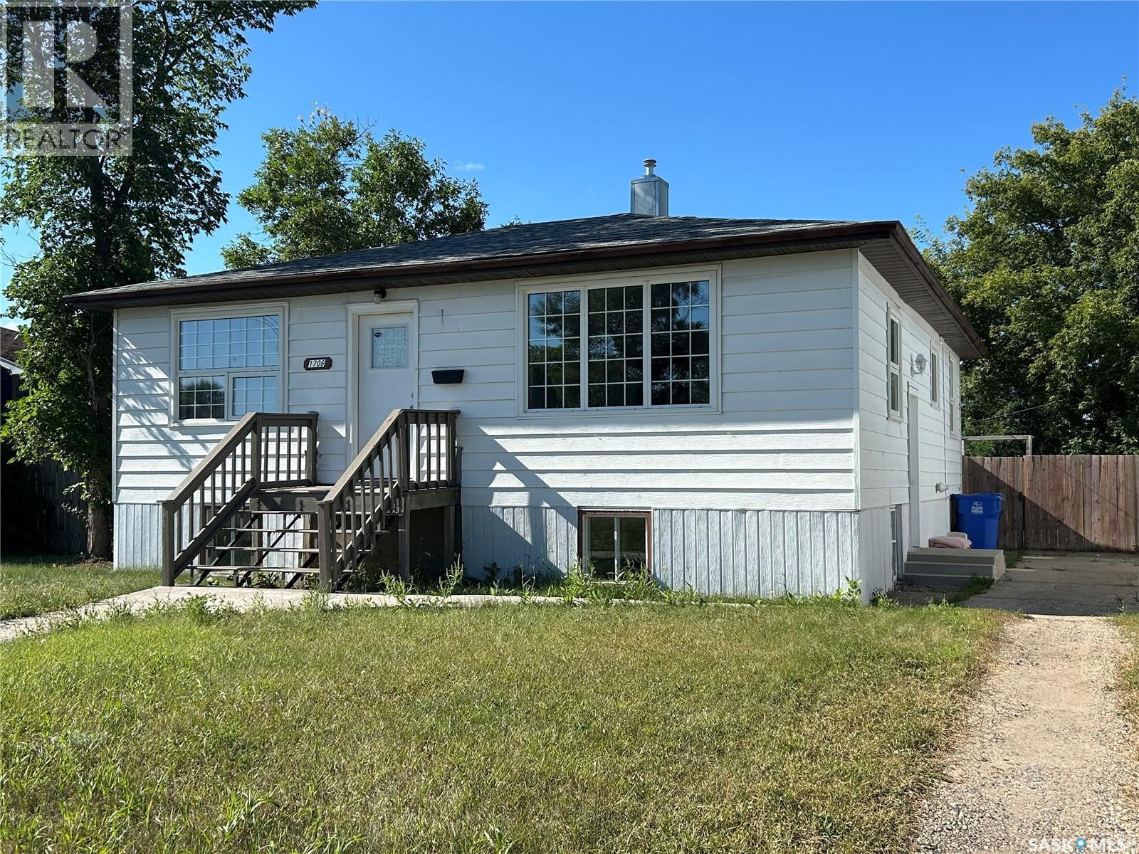 1706 2Nd Street, Estevan, SK - Outdoor