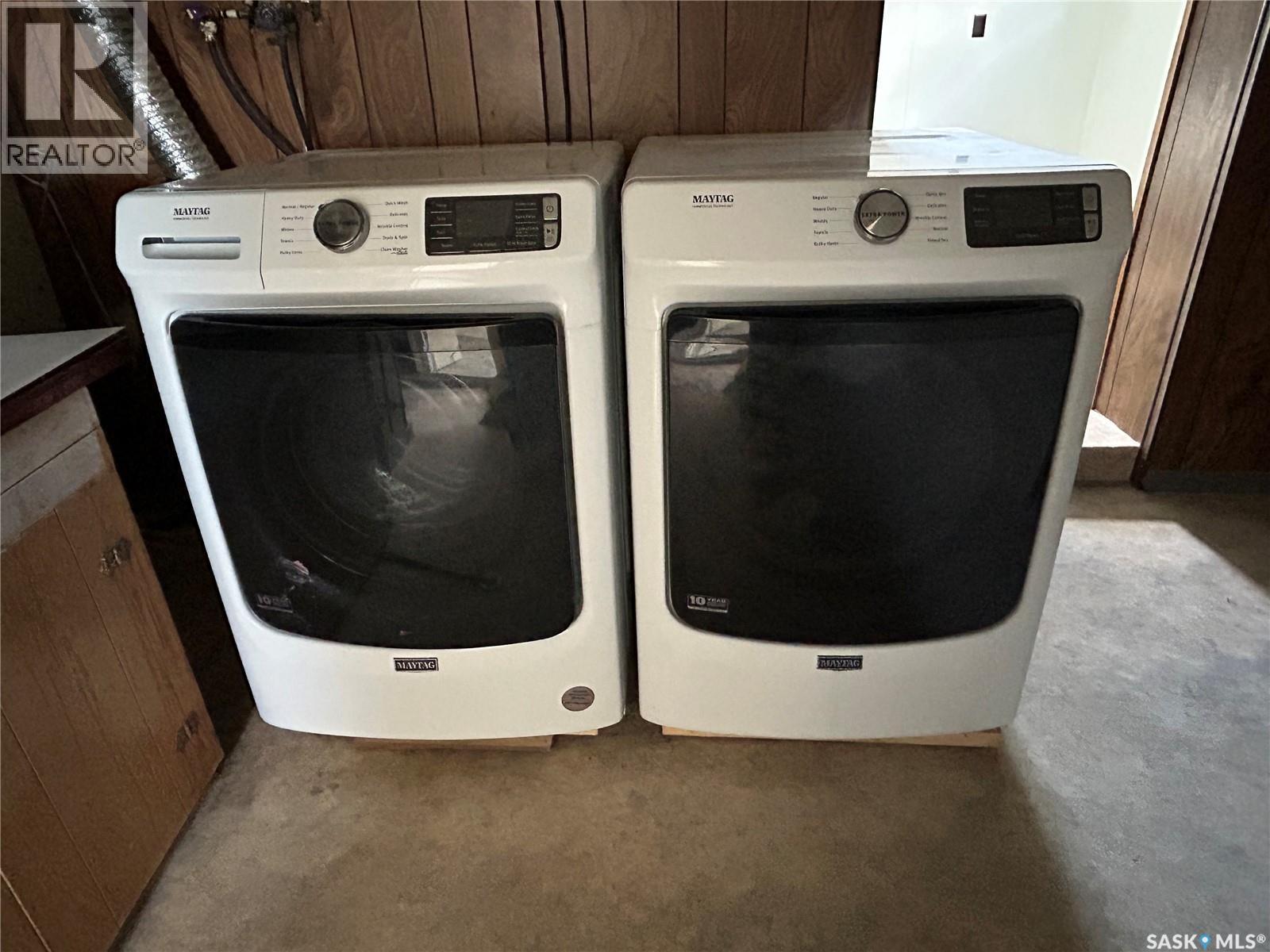 1706 2Nd Street, Estevan, SK - Indoor Photo Showing Laundry Room
