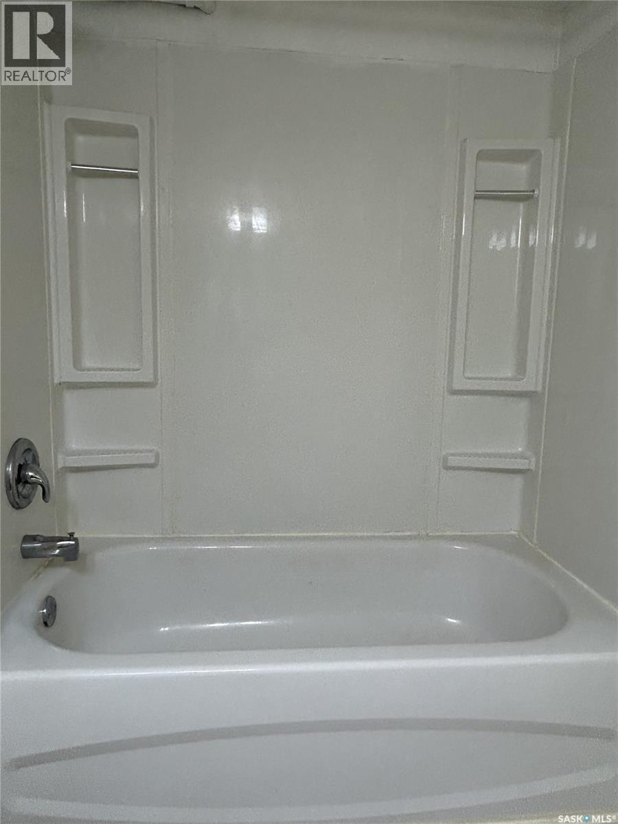1706 2Nd Street, Estevan, SK - Indoor Photo Showing Bathroom