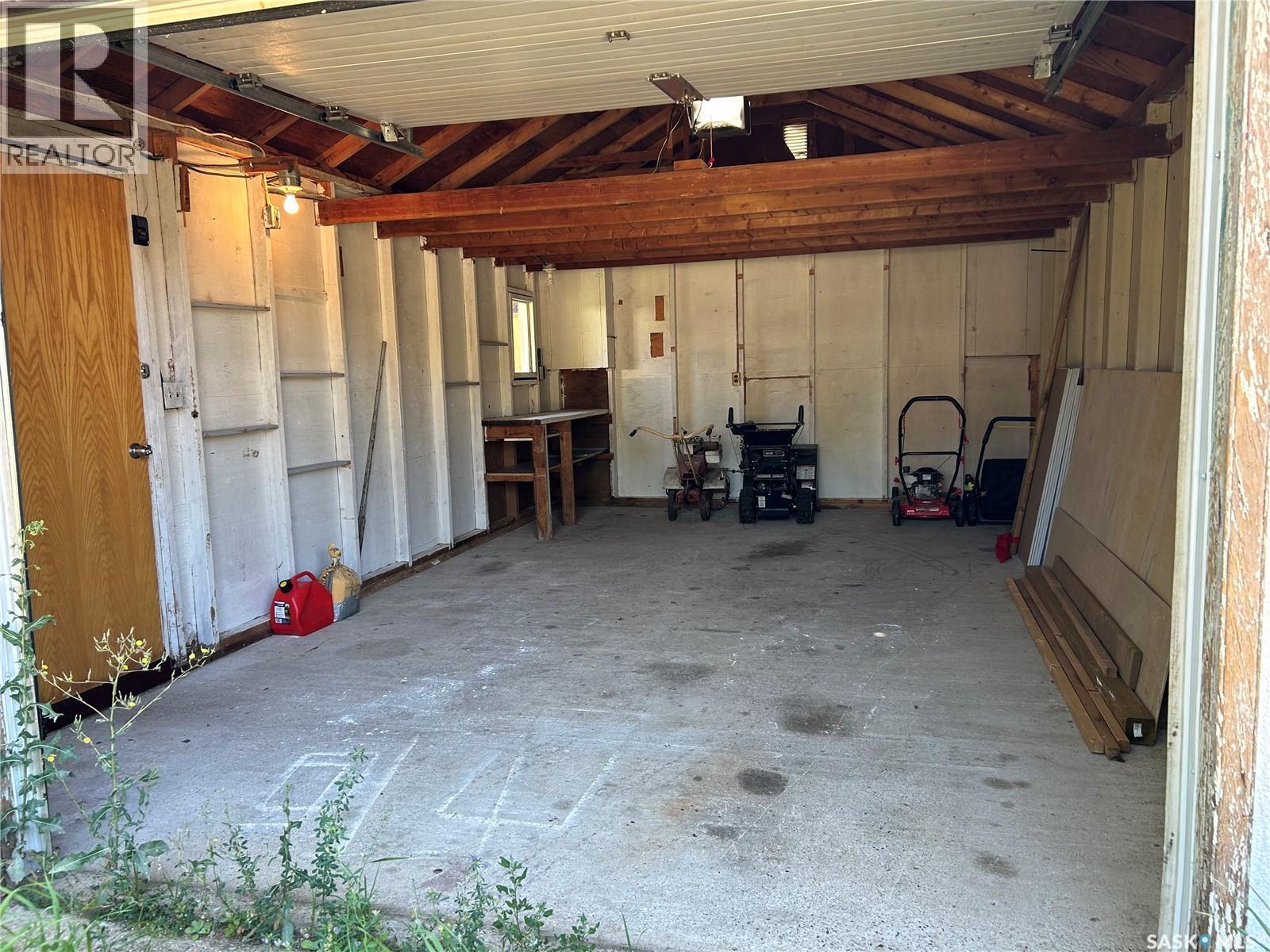 1706 2Nd Street, Estevan, SK - Indoor
