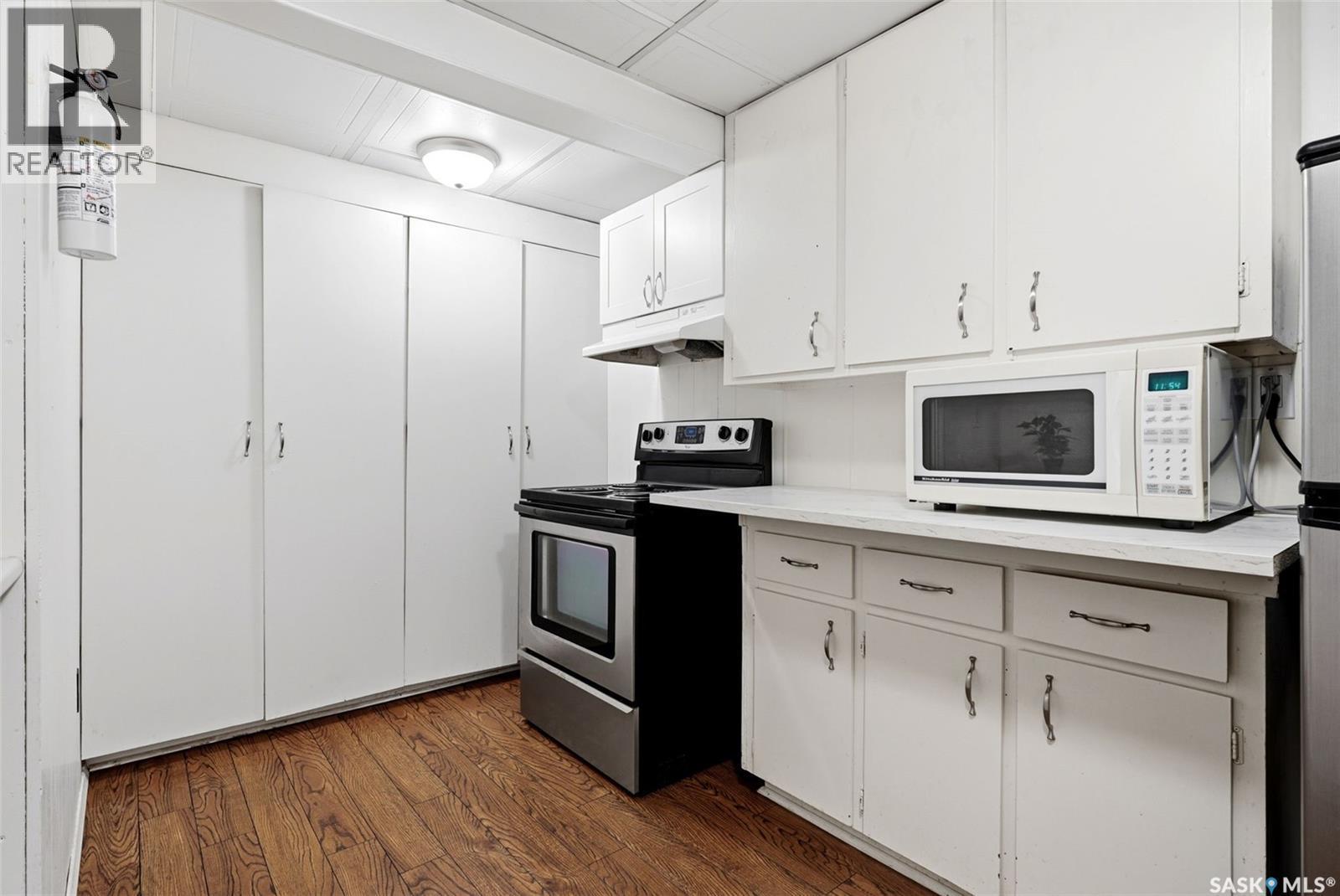 202 Mccannel Street, Regina, SK - Indoor Photo Showing Kitchen