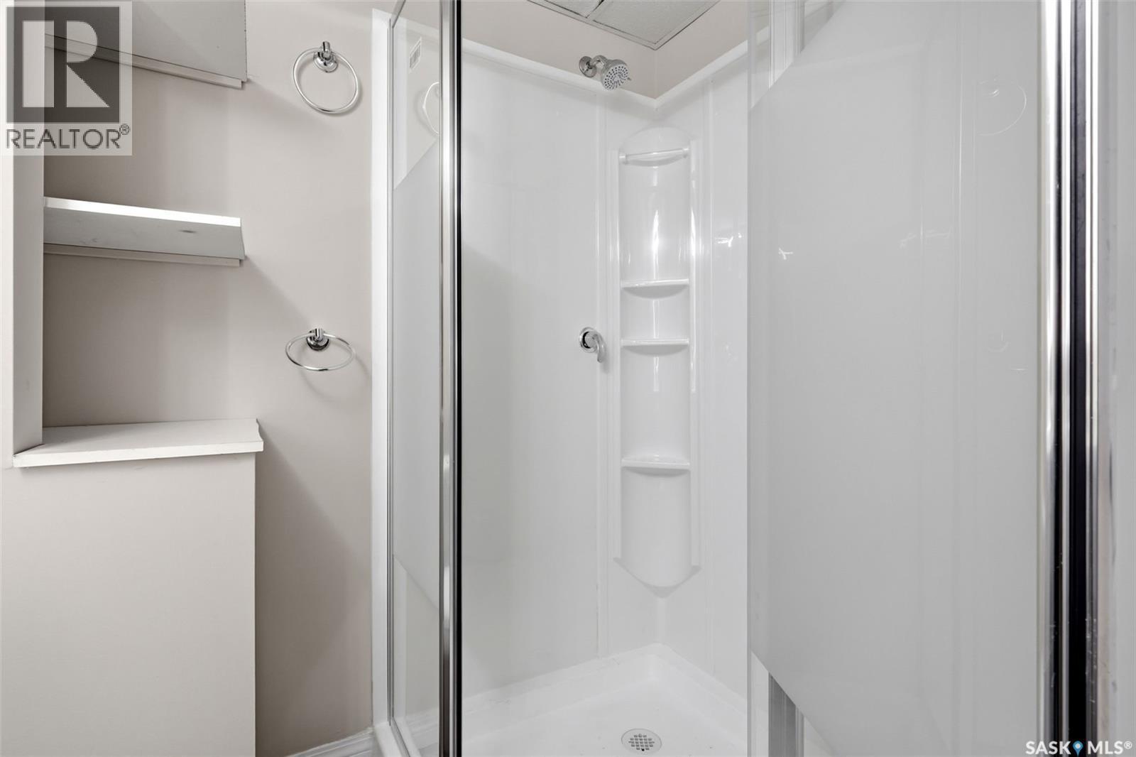202 Mccannel Street, Regina, SK - Indoor Photo Showing Bathroom