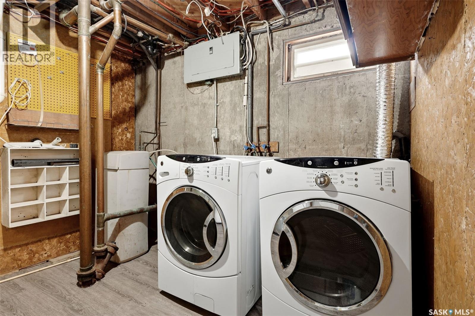 202 Mccannel Street, Regina, SK - Indoor Photo Showing Laundry Room