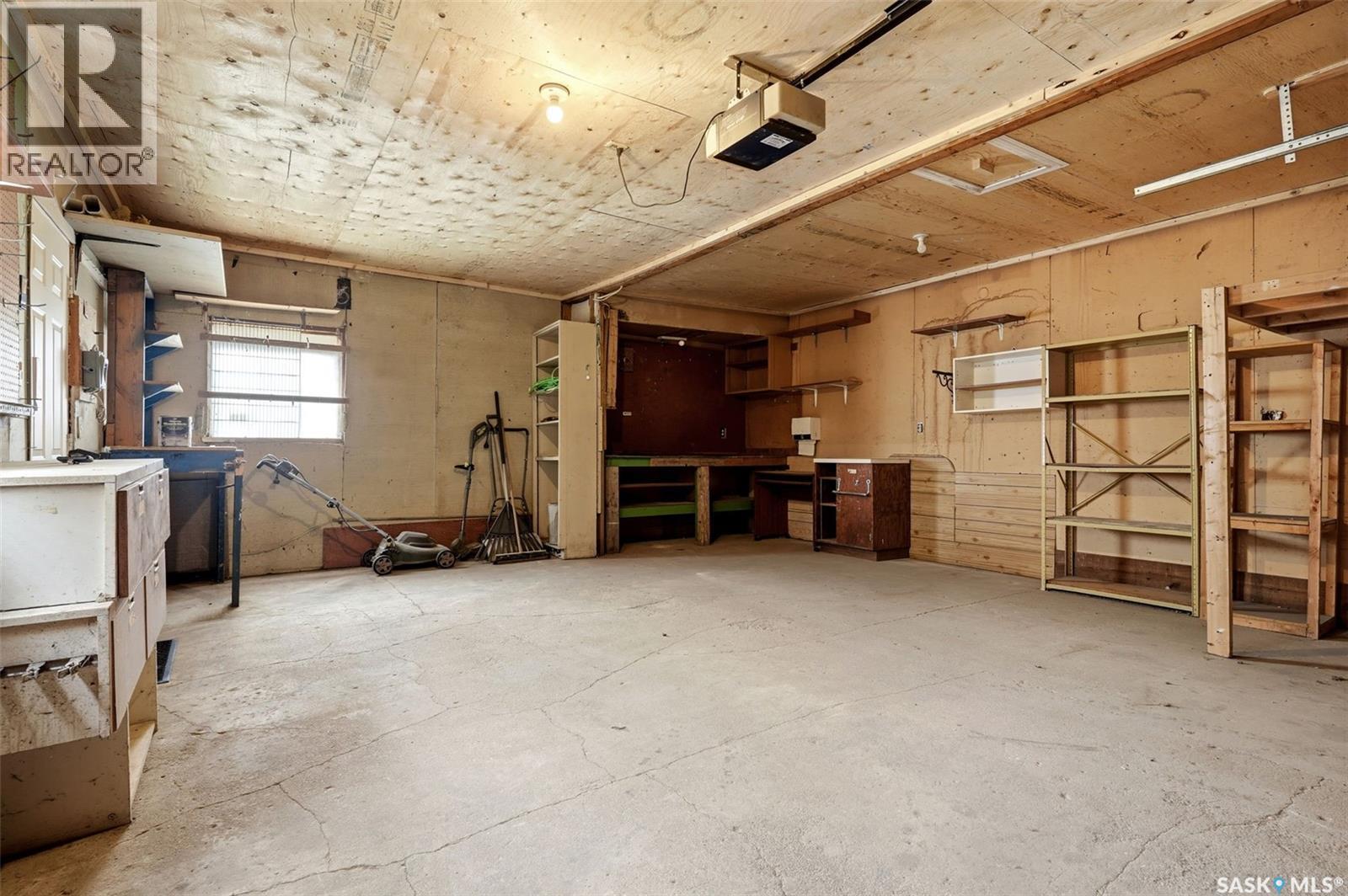 202 Mccannel Street, Regina, SK - Indoor Photo Showing Garage